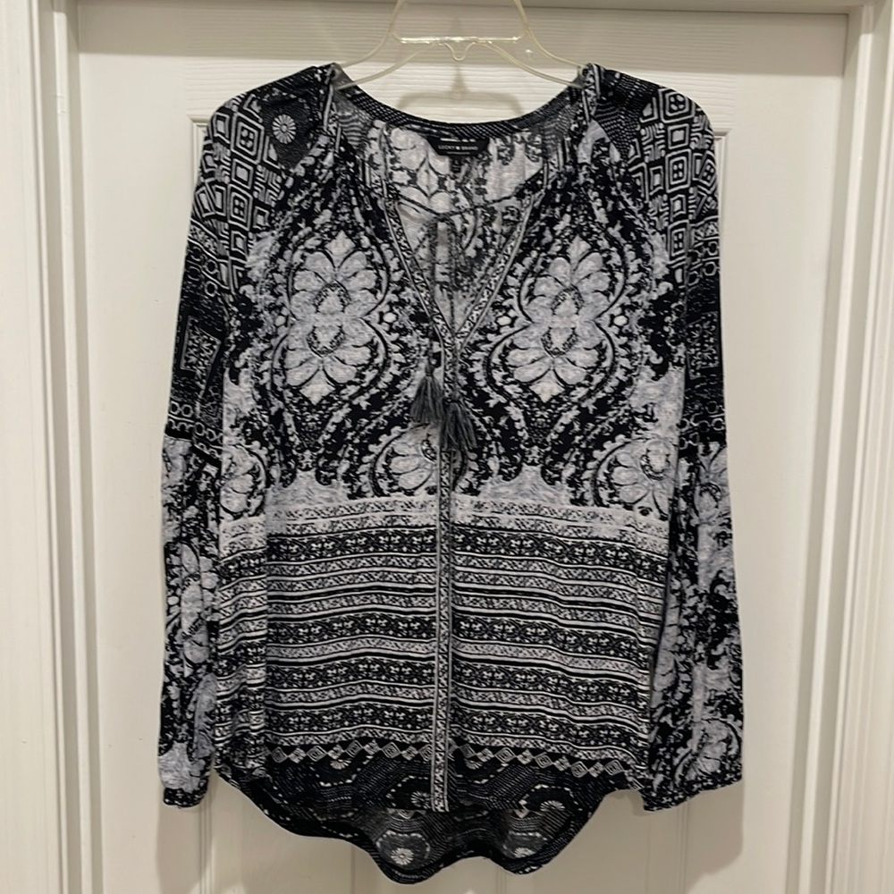 Lucky Brand Gray & Black Hi Low Tie V Neck Top